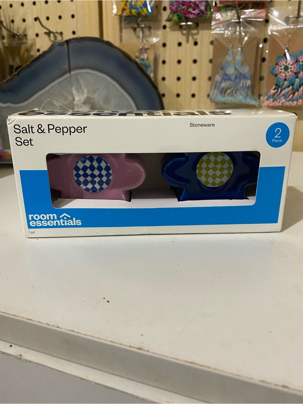 Room Essentials Pink and Blue Flower Shaped Salt and Pepper Set
